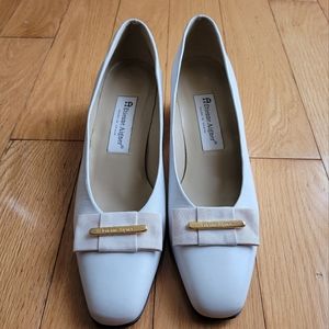 Etienne Aigner savannah white leather mid block heel pumps size 9.5 N